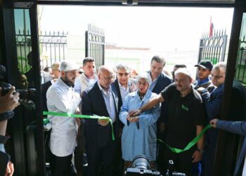 وزير الصناعة والنقل يفتتح مصنعاً لتصدير الحاصلات الزراعية و3 خطوط إنتاج دوائية بمصنع لمستحضرات التجميل