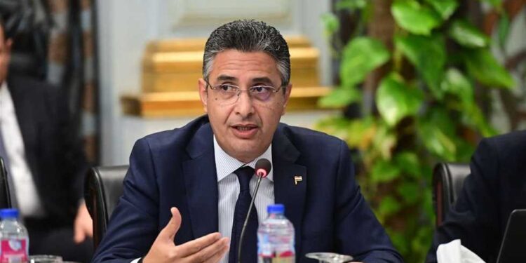 وزير التموين يوجّه بتشكيل غرفة عمليات مركزية لمتابعة تنفيذ قرار الأسعار الجديدة للمنتجات البترولية