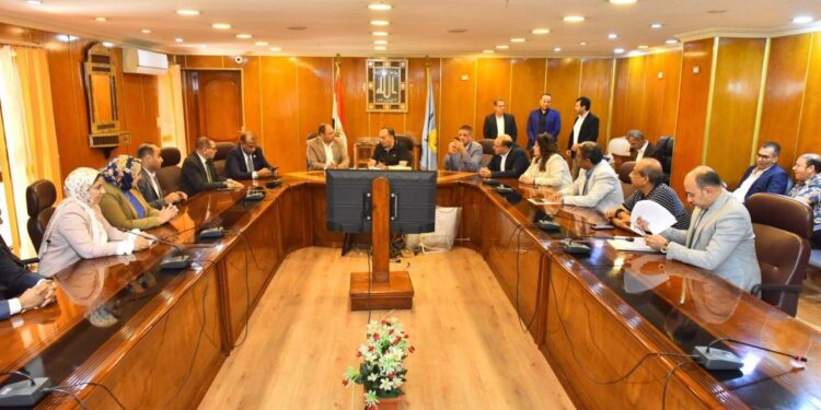 رئيس هيئة تنمية الصعيد يلتقي محافظ أسيوط لبحث آفاق التعاون وتوقيع بروتوكولات مشتركة لدعم التنمية بالمحافظة