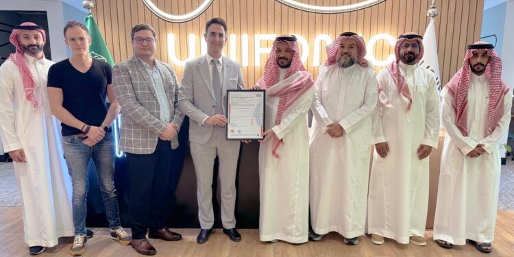 يونيفونك تحصل على اعتماد ISO 42001 وتُرسخ ريادتها في حوكمة الذكاء الاصطناعي المسؤول
