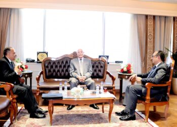 وزير قطاع الأعمال يستقبل مستشار رئيس الجمهورية للتنمية المحلية ومحافظ الشرقية