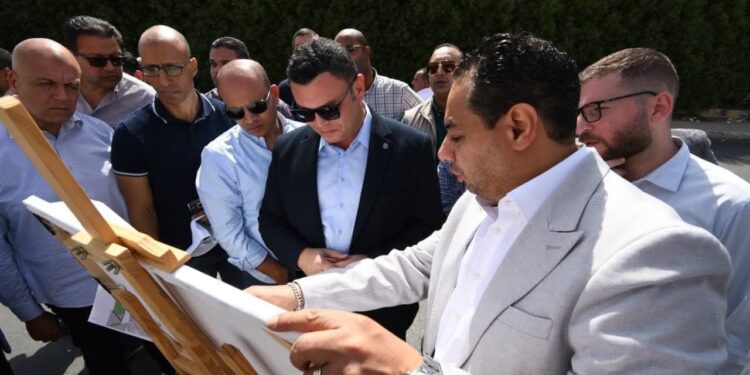 وزير الإسكان يتفقد أعمال تطوير الطرق والمحاور الرئيسية والميادين بالقاهرة الجديدة