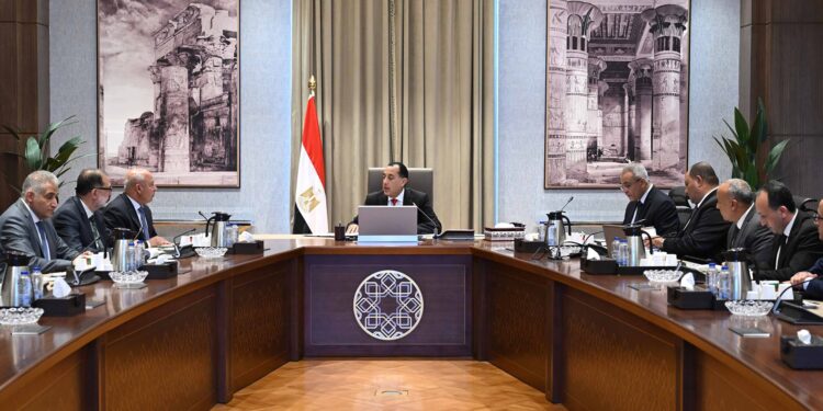 رئيس الوزراء يتابع الإجراءات المتخذة لتوفير اللحوم الحمراء