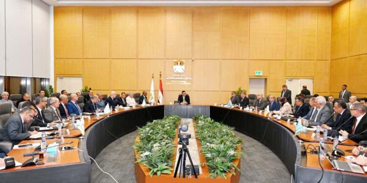 وزير الإسكان يتابع موقف مشروعات مياه الشرب والصرف الصحي ضمن المبادرة الرئاسية “حياة كريمة” بالفيوم والمنيا