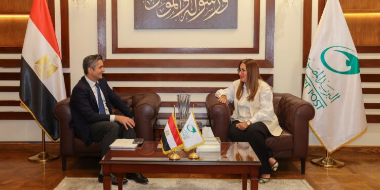 البريد وفيزا يبحثان توسيع الشراكة لتعزيز الخدمات المالية الرقمية