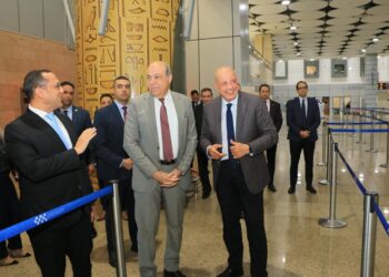وزارة الطيران تنظم جولة تفقدية لمحرري شؤون قطاع الطيران بمطار سفنكس الدولي