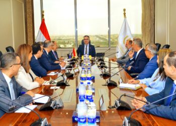 وزير التموين يبحث سبل التعاون في تطوير وتزويد “كاري أون” بأحدث الأنظمة الإلكترونية مع إي آند