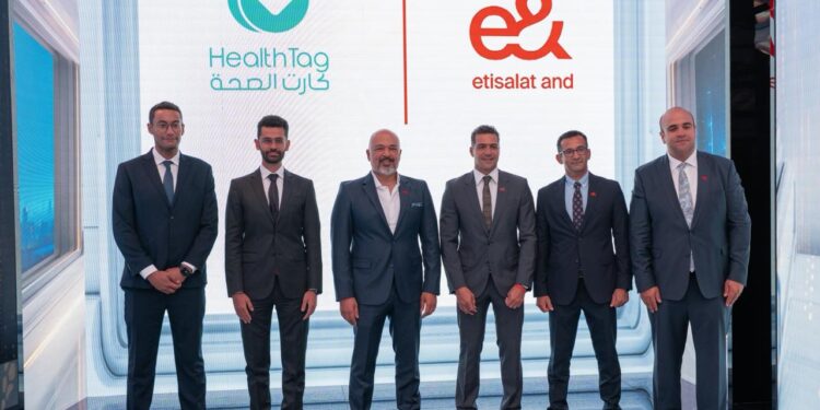 إي آند مصر تدخل مجال الرعاية الرقمية عبر تعاونها مع HealthTag