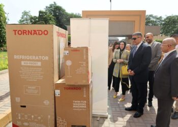 محافظ الجيزة يُسلّم 10 فتيات مقبلات على الزواج أجهزة كهربائية مقدَّمة من مؤسسة العربي