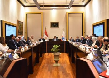 خالد عبدالغفار يترأس اجتماع مجلس مراقبة عمليات الدم لتوحيد الأسعار وضبط حملات التبرع