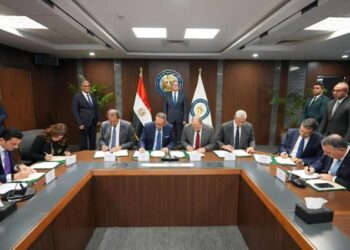 وزير البترول والثروة المعدنية يشهد توقيع عقد تمويل مشروع الإيثانول الحيوي مع تحالف مصرفي