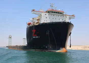 أسامة ربيع:” نجاح جهود الإنقاذ البحري في التعامل الفوري مع حادث جنوح إحدى ناقلات النفط خلال عبورها للقناة