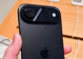 أبل تتخذ إجراء سريعا لمعالجة خدوش iPhone 17