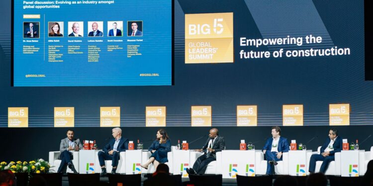 المسؤولون الحكوميون وخبراء القطاع الخاص يسلطون الضوء على استراتيجيات التعاون خلال قمة القادة العالميين