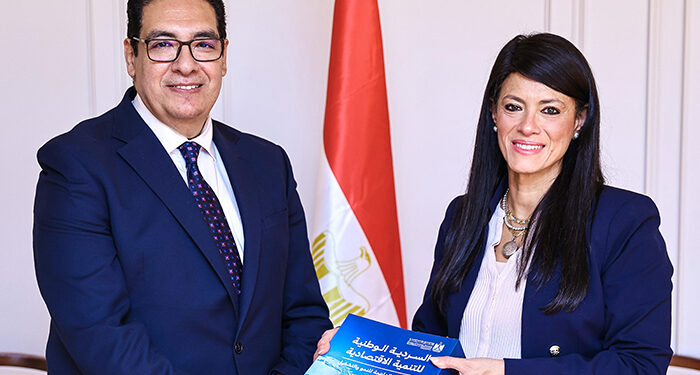 وزيرة التخطيط تبحث مع رئيس جامعة القاهرة تعزيز التعاون المشترك وتستعرض «السردية الوطنية للتنمية الاقتصادية»