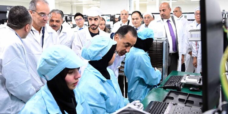 وزير الاتصالات: استثمارات 50 مليون دولار من “أوبو” تؤكد ثقة الشركات العالمية في السوق المصرية