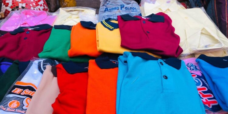 جهاز حماية المنافسة يثبت مخالفة 12 مدرسة لقيامهم بممارسات احتكارية في قطاع الزي المدرسي