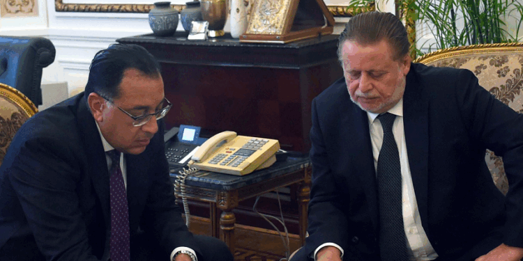 رئيس الوزراء يلتقي محافظ البنك المركزي