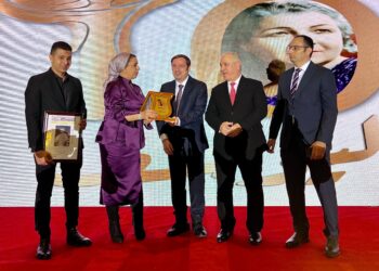 تكريم جوميا مصر والرئيس التنفيذي عبد اللطيف علما في احتفالية «روز اليوسف»