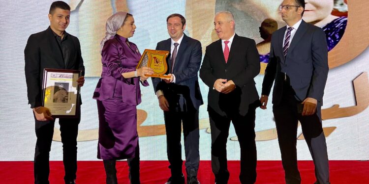 تكريم جوميا مصر والرئيس التنفيذي عبد اللطيف علما في احتفالية «روز اليوسف»