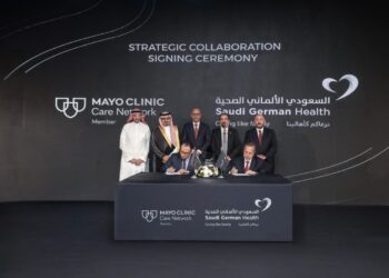 وزير العمل يشهد توقيع اتفاقية بين المستشفى السعودي الألماني ومؤسسة مايو كلينك