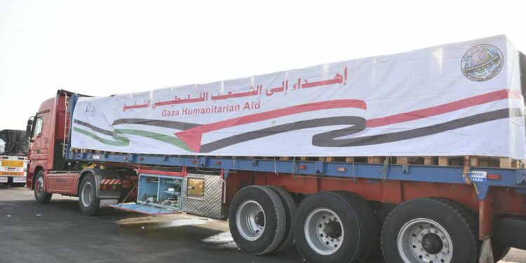 وزارة التموين تطلق القافلة الـ 14 من المساعدات الإغاثية العاجلة إلى قطاع غزة