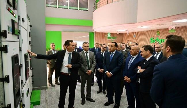 رئيس الوزراء يفتتح توسعات المصنع الإقليمي لشركة “شنايدر إلكتريك” بمدينة بدر