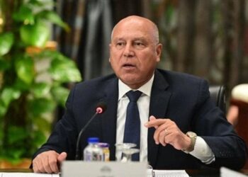 وزير الصناعة والنقل يستعرض استراتيجية تطوير قطاع النقل البحري