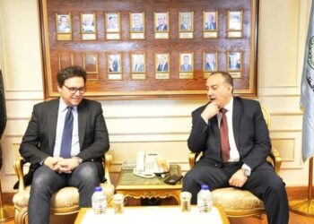 وزير الثقافة ومحافظ أسيوط يبحثان تطوير المواقع الثقافية ودراسة إنشاء دار للأوبرا بالمحافظة