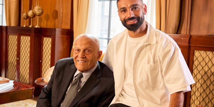 رسالة من القلب.. لقاء استثنائي يجمع مجدي يعقوب ومحمد صلاح برعاية ڤودافون مصر