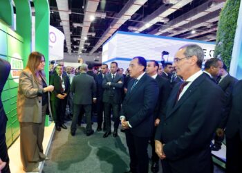 رئيس الوزراء يتفقد جناح البريد في Cairo ICT 2025