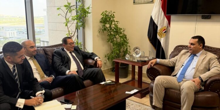 التمثيل التجاري المصري يتعاون مع بنك الإمارات دبي الوطني لتمكين الشركات المصرية من النفاذ إلى الأسواق العالمية