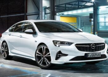 اركب أوبل انسيجنيا سيدان بـ 950 ألف جنيه