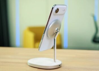 iPhone 18 Pro القادم: شاشة مبتكرة وتصميم خلفي شفاف وبطارية فولاذية