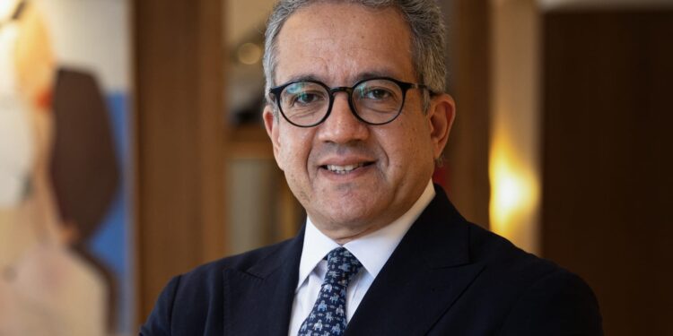 اعتماد المؤتمر العام لمنظمة اليونسكو انتخاب الدكتور خالد العناني مديراً عاماً للمنظمة