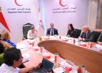 رئيس جمهورية كولومبيا يزور الهلال الأحمر المصري .. ويشيد بالجهود المصرية في تقديم المساعدات الإنسانية للفلسطينيين في قطاع غزة