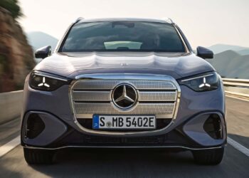 مرسيدس تستعد لإطلاق نسخة كهربائية من GLC بفتيس وهمي