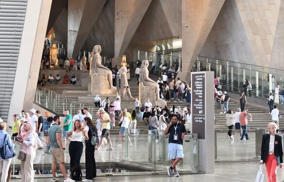 المتحف المصري الكبير يستقبل 12 ألف زائر اليوم من المصريين والأجانب