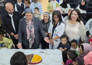 رئيسة المجلس القومي للطفولة والأمومة تزور الأطفال بمستشفى أبو الريش الياباني