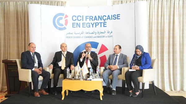 وزير العمل يشارك في اجتماع غرفة التجارة والصناعة الفرنسية بمصر لاستعراض أثر قانون العمل الجديد على مناخ الاستثمار