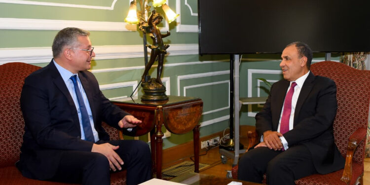 وزير الخارجية يستقبل وزير البترول والثروة المعدنية