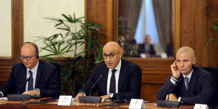 وزير التربية والتعليم: أتوجه بعظيم الشكر والتقدير لفخامة الرئيس تقديرًا لما أولاه من اهتمام بالغ بالتعليم