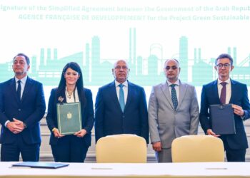 مصر توقّع مع الوكالة الفرنسية للتنمية وبنك الاستثمار الأوروبي اتفاق تمويل ميسر ومنحة بقيمة 53.8 مليون يورو (2.9 مليار جنيه)