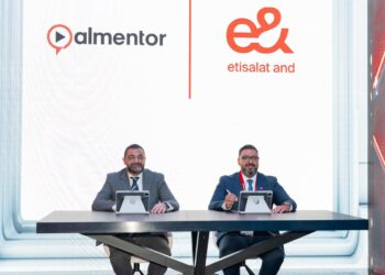 إي آند مصر تعقد شراكة مع المنتور لدعم التعليم الرقمي