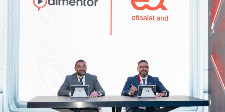 إي آند مصر تعقد شراكة مع المنتور لدعم التعليم الرقمي