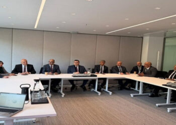 وزير الإسكان يبحث تعزيز التعاون مع «أكسيونا» الإسبانية في مشروعات المياه والتحلية