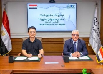 رئيس اقتصادية قناة السويس يوقّع عقد “ساميل سولوشن” لصناعة الملابس الجاهزة ثاني استثمار كوري جنوبي
