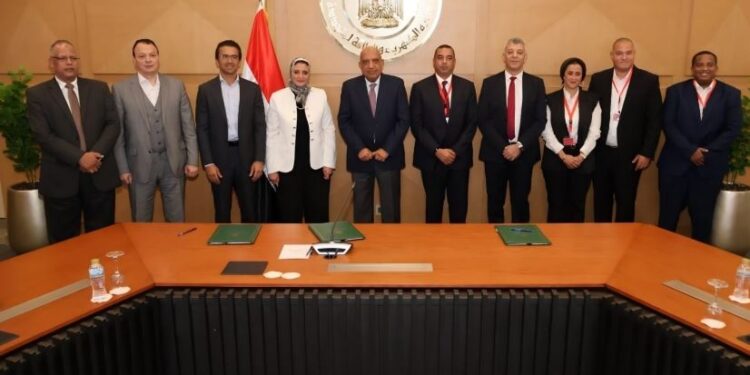 1200 ميجاوات من الطاقة الشمسية تدفع خطة مصر للتحول الأخضر.. شراكة بين حسن علام وإنفنيتي باور والكهرباء