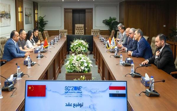 رئيس اقتصادية قناة السويس يشهد توقيع عقد مشروع “WINPEX” الصينية لإنتاج أدوات الإضاءة