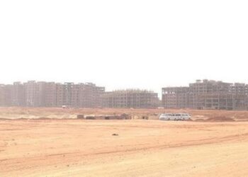 وزير الإسكان :غداً بدء تسليم 2045 قطعة أرض سكنية للمواطنين بعد توفيق أوضاع أراضيهم بمدينة العبور الجديدة